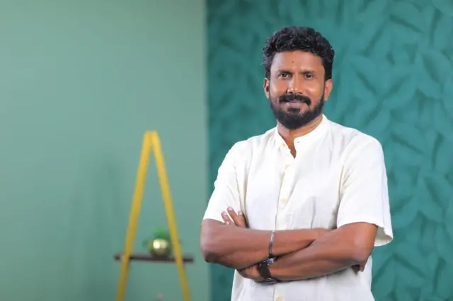 பாடலாசிரியர் மோகன்ராஜன்