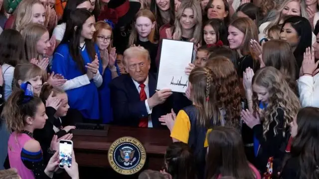 ትራምፕ ፈጻሚ ትእዛዛት እናፈረመ