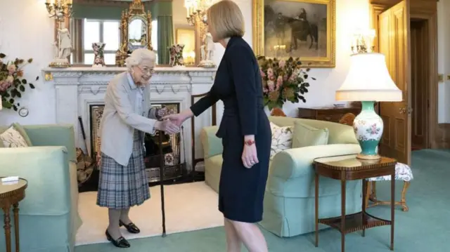 ንግስት ኤልዛቤጥ ሁለተኛ እና ጠቅላይ ሚንስትር ሊዝ ትረስ