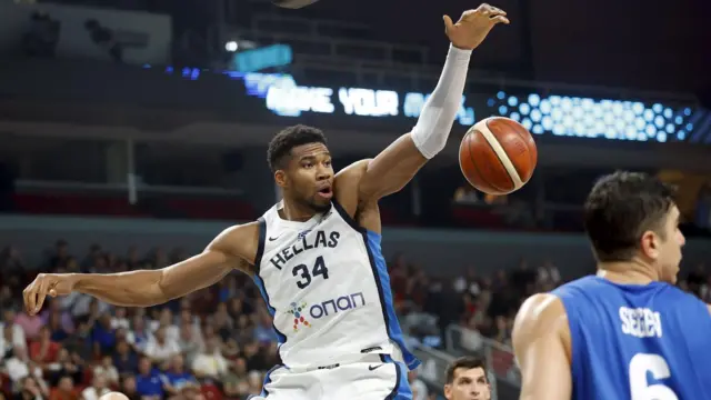 Janis Adetokunbo u akciji