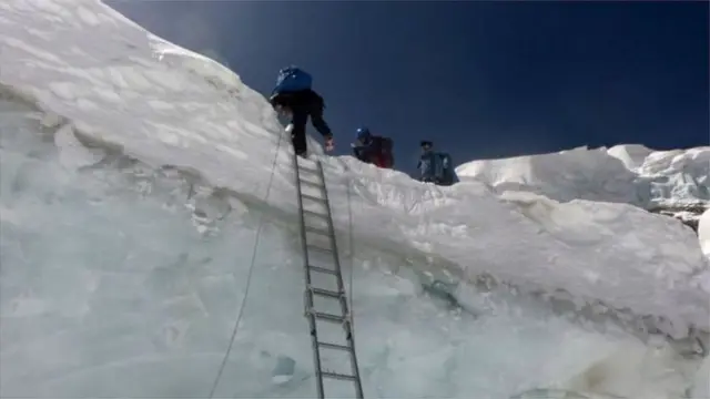 পর্বত আরোহণের কিছু ধাপ বেশ বিপদজনক
