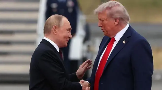 இந்தியாவும் அமெரிக்க எதிர்ப்பு முகாமுக்குள் முழுமையாக இழுக்கப்படுவதை விரும்பவில்லை. சீனா–ரஷ்யா கூட்டணி இந்தக் கோணத்தில் பார்க்கப்படுகிறது.
