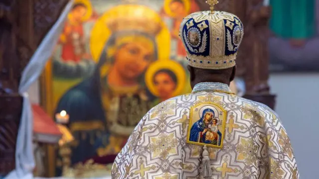 Abune Fnauel, Archbishop na cocin gargajiya ta ‘yan Habasha da ke Washington DC na Cocin, shine ya jagoranci bikin Kirsimeti a cocin  Debre Meheret Kedus Michael Katolika Cathedral na Habasha.