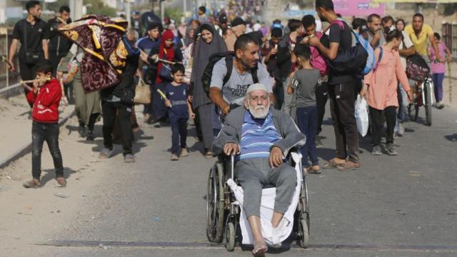 Palestinos evacúan el norte de Gaza