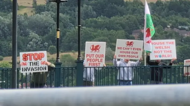 Dan yabonanye na Roger mu myiyerekano ya Patriotic Alternative