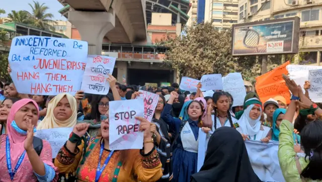 ধর্ষণ-নির্যাতনের প্রতিবাদে ঢাকায় বিক্ষোভ