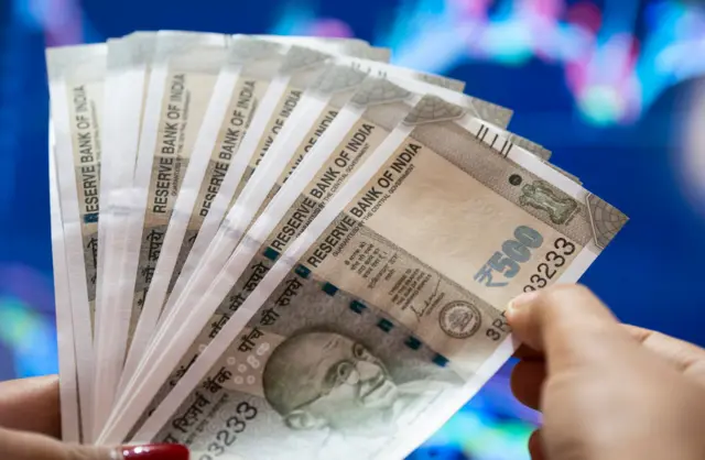 બીબીસી ગુજરાતી ક્રેડિટ સ્કોર સિબિલ ક્રેડિટ કાર્ડ લોન ફાઈનાન્સ બૅન્ક નાણાકીય પ્લાનિંગ ઈન્વેસ્ટર રોકાણકાર