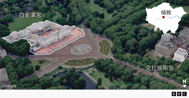 一幅图示显示自 Google 鸟瞰角度拍摄的林荫大道（The Mall），并标示出白金汉宫与克拉伦斯宫的位置。另有一张定位图显示该大道在伦敦的位置。
