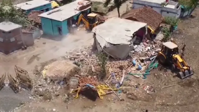 కూల్చేసిన ఇల్లు