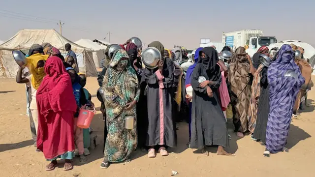 ብዙሓት ሰባት፡ ኣርኤስኤፍ ነቶም ኣረግቶትን ኣንስትን ካብቶም ዕድሚኦም ንውግእ ዝኣኸለ ደቂ ተባዕትዮ ከም ዝፈልዮም ይገልጹ።