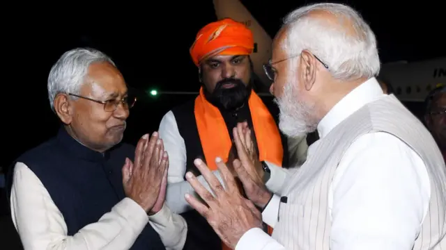 माना जाता है कि नीतीश की वापसी के साथ ही बिहार में एनडीए के बीच सीटों की साझेदारी में मुश्किलें बढ़ी हैं.