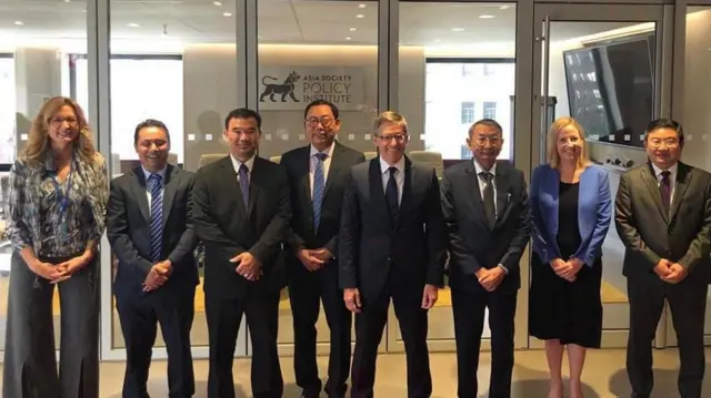 အမေရိကန်နိုင်ငံခြားရေး မူဝါဒပိုင်း အရေးပါသူတွေနဲ့ အမြဲထိတွေ့မှုရှိ