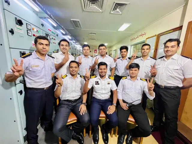 হরমুজ প্রণালি পাড়ি দেওয়ার পর জাহাজটির নাবিকেরা