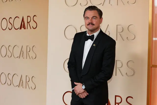 El actor estadounidense Leonardo DiCaprio asiste a la 98ª Ceremonia Anual de los Premios de la Academia en el Dolby Theatre en Hollywood, California, el 15 de marzo de 2026. (Foto de ANGELA WEISS / AFP vía Getty Images)