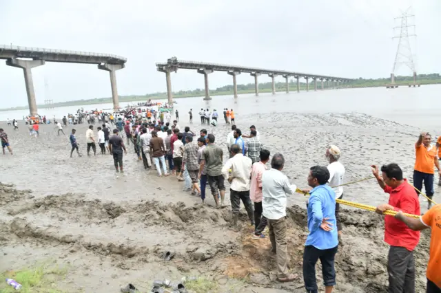 બીબીસી ગુજરાતી વડોદરા પુલ અકસ્માત વાહન મહીસાગર નદી ગંભીરા બ્રિજ 