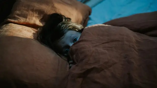 Bamwe mu bagira paralysie du sommeil bashobora kugera aho batinya kuryama