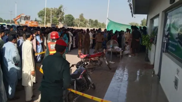 پیٹرول پمپ، اندھڑ گینگ