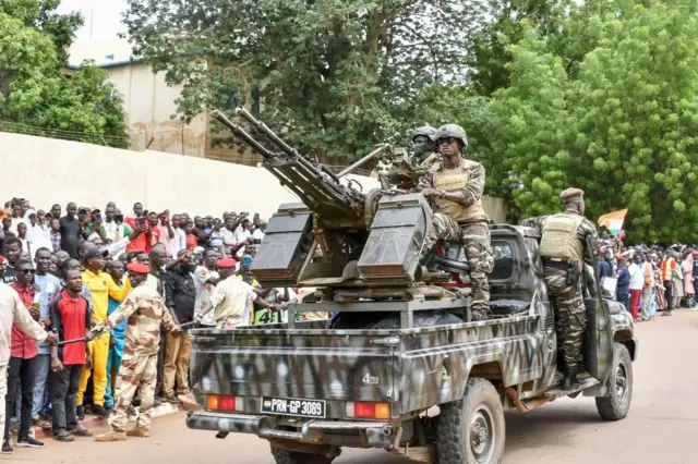 Un véhicule militaire de la garde présidentielle