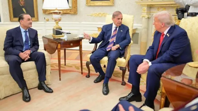 डोनाल्ड ट्रंप, शहबाज़ शरीफ़ और आसिम मुनीर