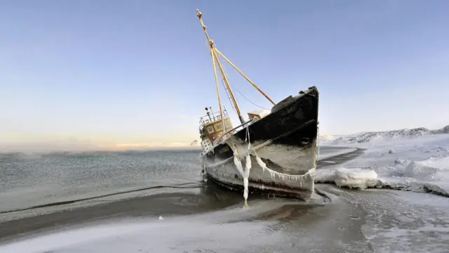 pegunungan es arktik