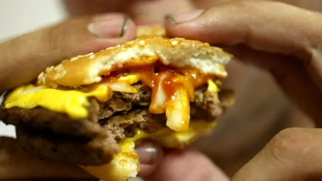 Эксперт в морском деле считает, что воздержание от жирной пищи может помочь справиться с укачиванием