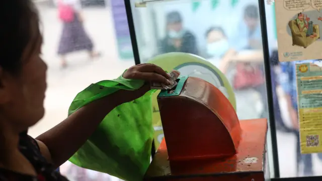 ဘတ်စ်ကားခတိုးကောက်တာက အဖြေလား 