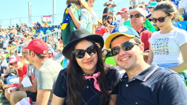 Cirurgiã mineira Maria Fernanda Portugal,roleta de sorteio online26 anos, com o marido advogado