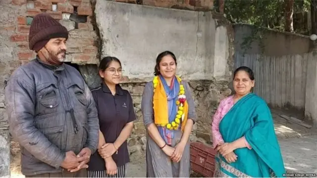 సోనల్ కుటుంబం