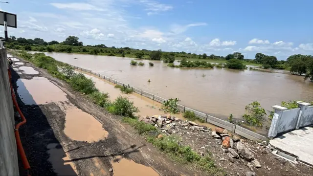 दिवाळीपूर्व शेतकऱ्यांना मदत दिली जाईल असं सरकारनं म्हटलं आहे.