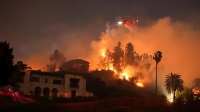 லாஸ் ஏஞ்சலிஸ் காட்டுத் தீ: வீடுகளை இழந்த பொதுமக்கள் - புகைப்படத் தொகுப்பு