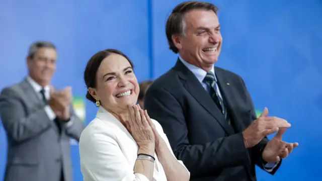 Como Regina Duarte e militares reduziram o poder da 'ala olavista' do governo Bolsonaro - BBC News Brasil