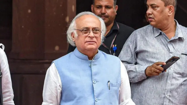 कांग्रेस नेता जयराम रमेश ने कई बार जगदीप धनखड़ के इस्तीफ़े को लेकर केंद्र सरकार पर सवाल उठाए हैं