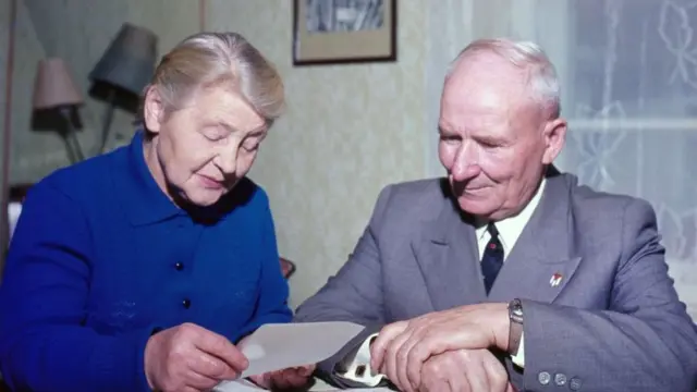 Franciszek Gajowniczek junto a su esposa