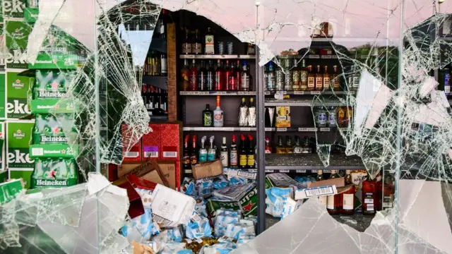 разграбленный магазин