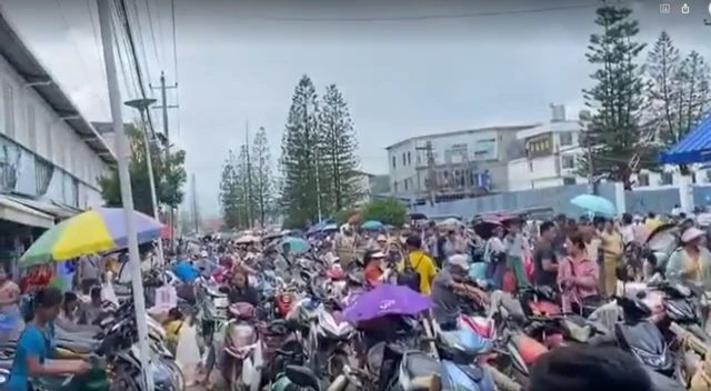  ကြားဖြတ်တန်းစီကြတာ နေရာဦးပြီး ရောင်းစားတာတွေရှိတယ်လို့ ဆို