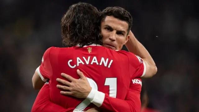 CR7 mở tỉ số và kiến tạo cho Cavani ghi bàn thắng thứ 2 cho đội khách.