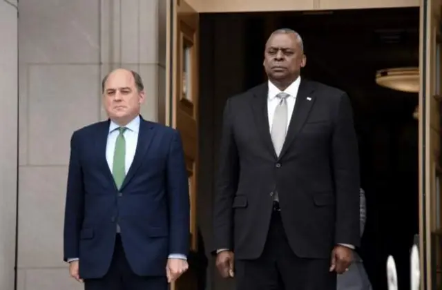 Ben Wallace na Lloyd Austin babonaniye muri Pentagon