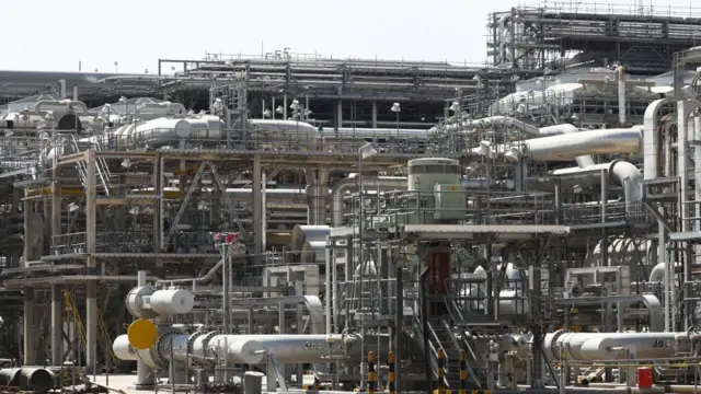 சௌதி அரம்கோ: பொதுச்சந்தையில் இறங்கும் அரசின் எண்ணெய் நிறுவனம்