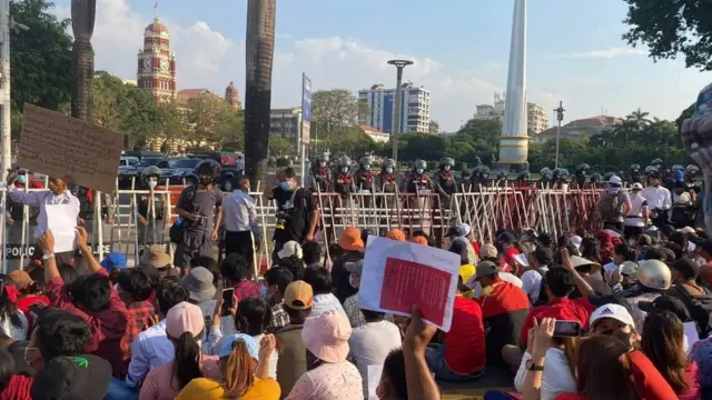 Demosntrasi di pusat kota Yangon, masuk hari ketiga.