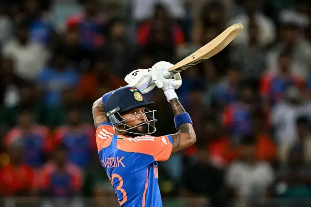 ২৯ বলে ৩৮ রানের স্থিতিশীল ইনিংস খেলেন হার্দিক পান্ডিয়া