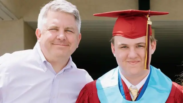 برایان اندرسون (چپ) معتقد بود که تغییرات آب و هوایی «چرند» است تا اینکه پسرش لنس با او درباره‌اش بحث کرد