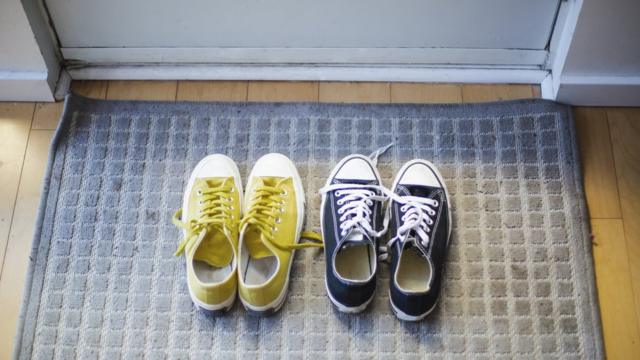 5 maneras de organizar sus zapatos en la puerta de entrada y dejar