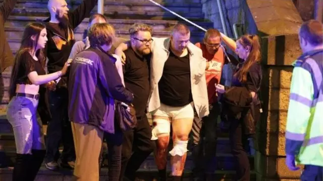 بالصور: لحظات ما بعد انفجارمانشستر