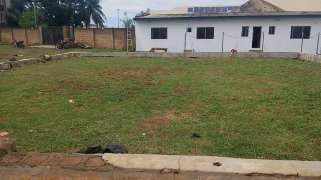 Awọn saaree ọba to ti ku tipẹ ti wọn sin, ni saare wọn ti rẹ mọlẹ, di erupẹ lasan