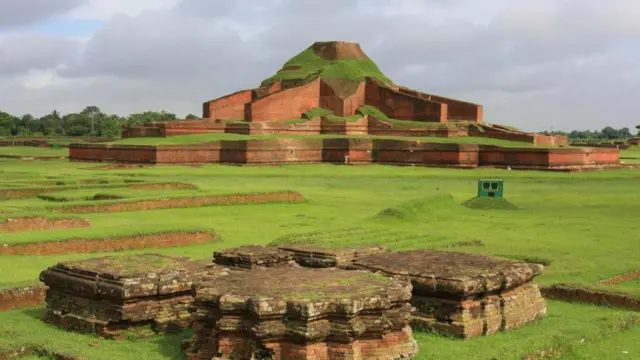 নওগাঁর পাহাড়পুর বৌদ্ধবিহার