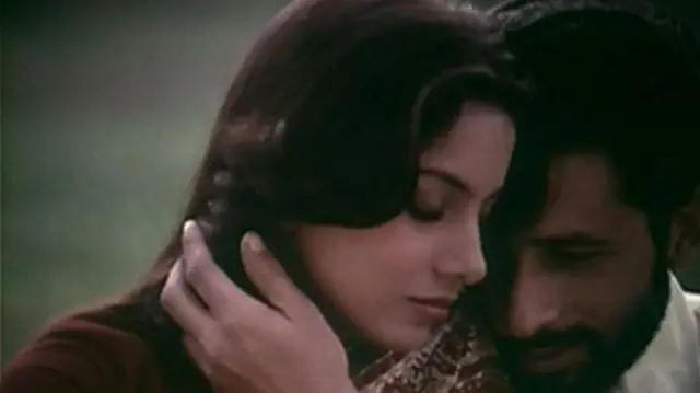 फ़िल्म स्पर्श में शबाना आज़मी और नसीरुद्दीन 