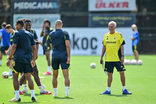 Fenerbahçe takımı idman yaparken