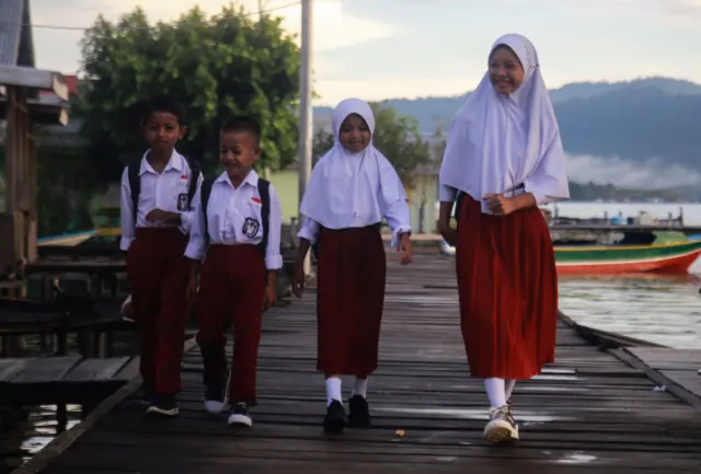 Murid SD di Desa Tawabi