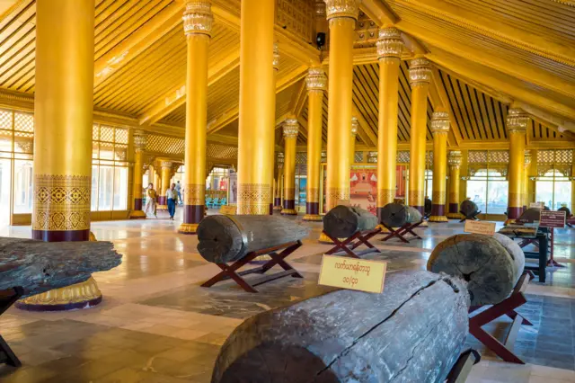 ပဲခူး ကမ္ဗောဇသာဒီနန်းတော်ရာက တူးဖော်ရရှိတဲ့ ရှေးကျွန်းတိုင်ကြီးများ