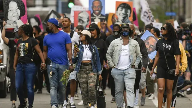 Ndị mere ngaghariiwe na Minneapolis